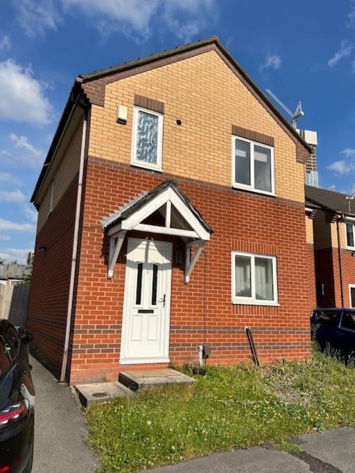3 Bedroom House With Parking Manchester Exteriör bild