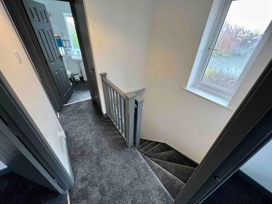 3 Bedroom House With Parking Manchester Exteriör bild