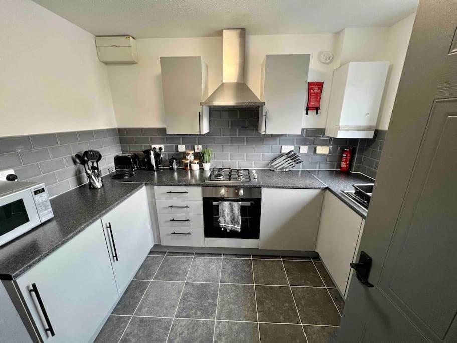 3 Bedroom House With Parking Manchester Exteriör bild