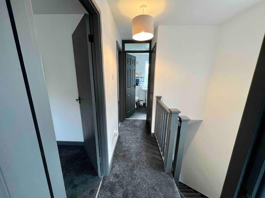 3 Bedroom House With Parking Manchester Exteriör bild