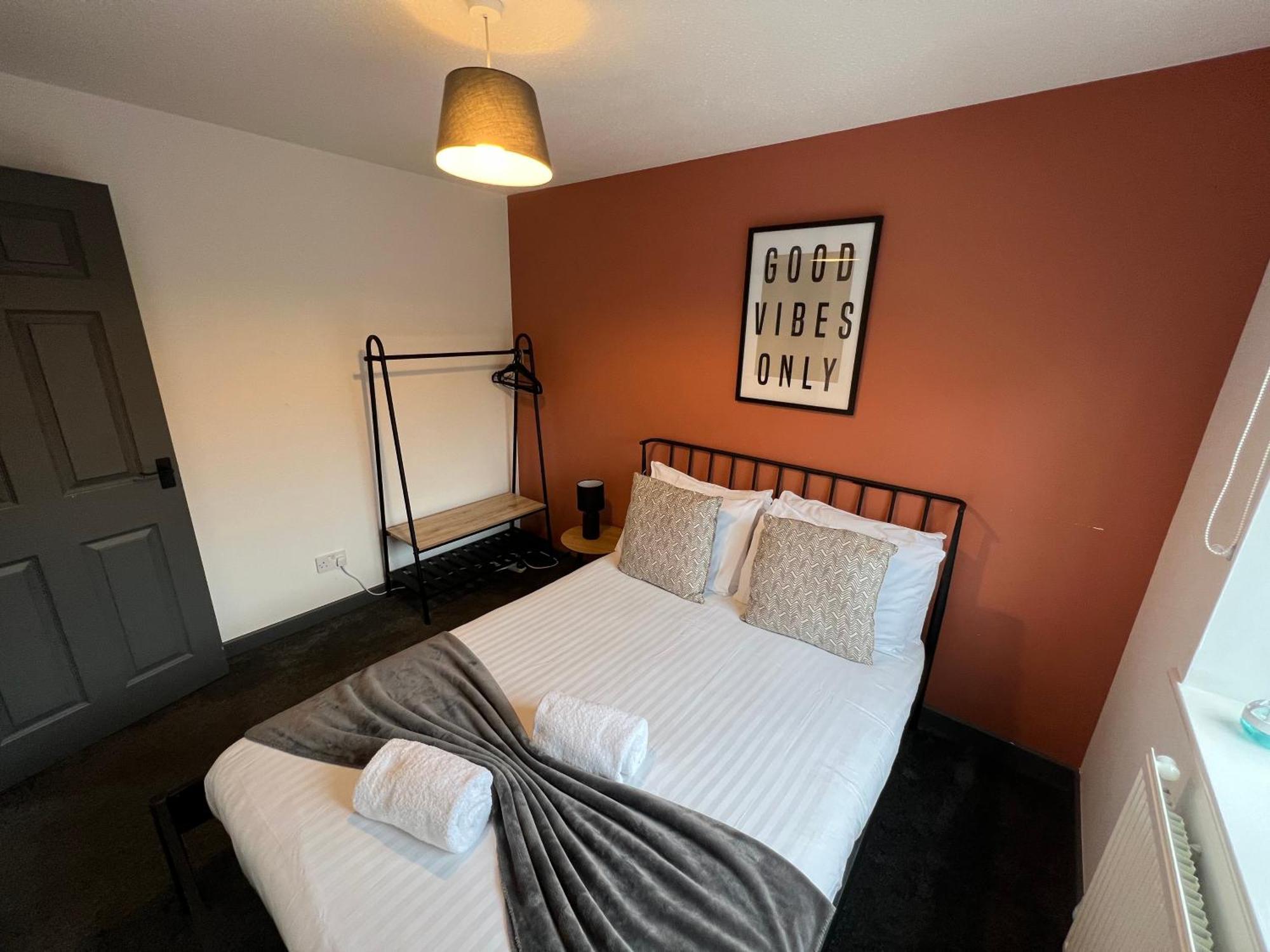 3 Bedroom House With Parking Manchester Exteriör bild
